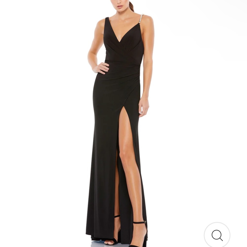 MAC DUGGAL SZ 6 ASYMMETRICAL PEARL STRAP BLACK GOWN. See slight flaw in last pic